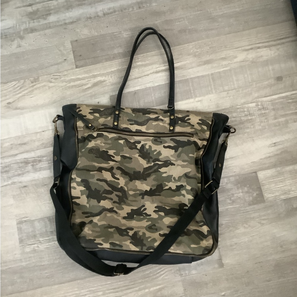 Madden Girl Large Camouflage Black Faux Leather Tote Crossbody Handbag🌻 - Picture 2 of 4